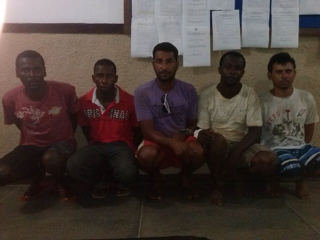 Bandidos foram preso em operação que contou com 20 policiais (Foto: Ubatã Notícias)