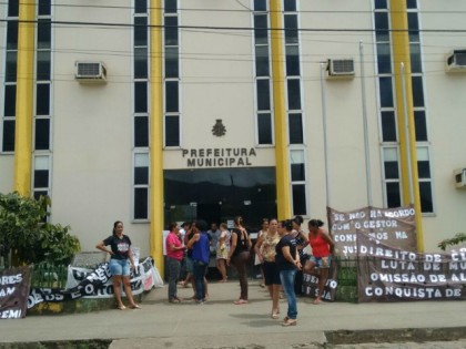 Servidores da educação ocupam prefeitura de Buerarema (Foto: Divulgação / APLB)