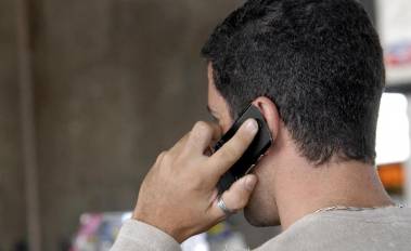 o celular é o serviço de telefonia presente em mais da metade das casas dos brasileiros. 